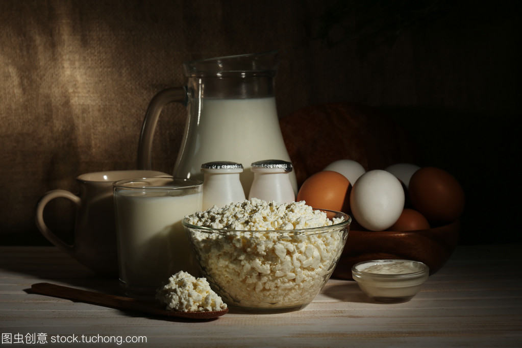 木质桌案上的乳白交响——被解雇后的味觉日记